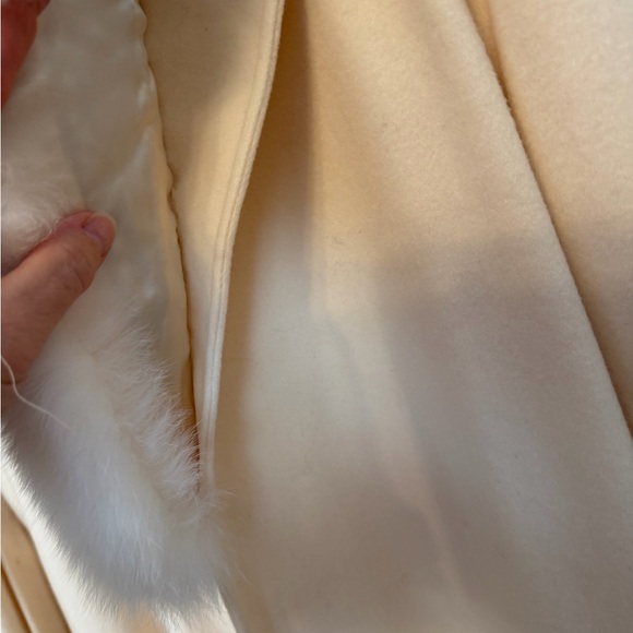 Absolutely Stunning Winter White 100% Wool full length coat with Rabbit collar! - Picture 8 of 17